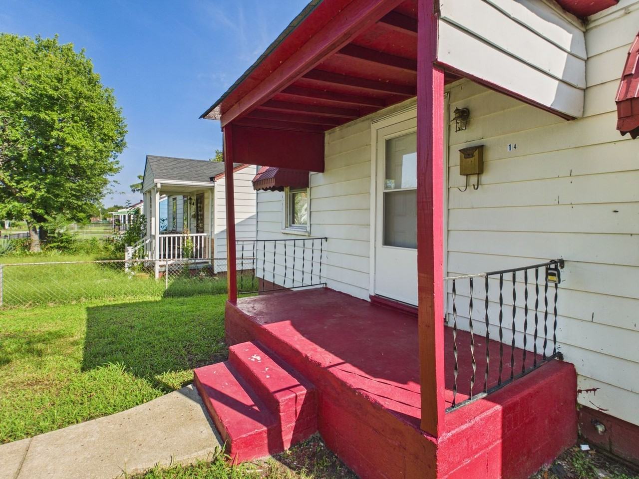 1114 E 15th St - Photo 3 of 30