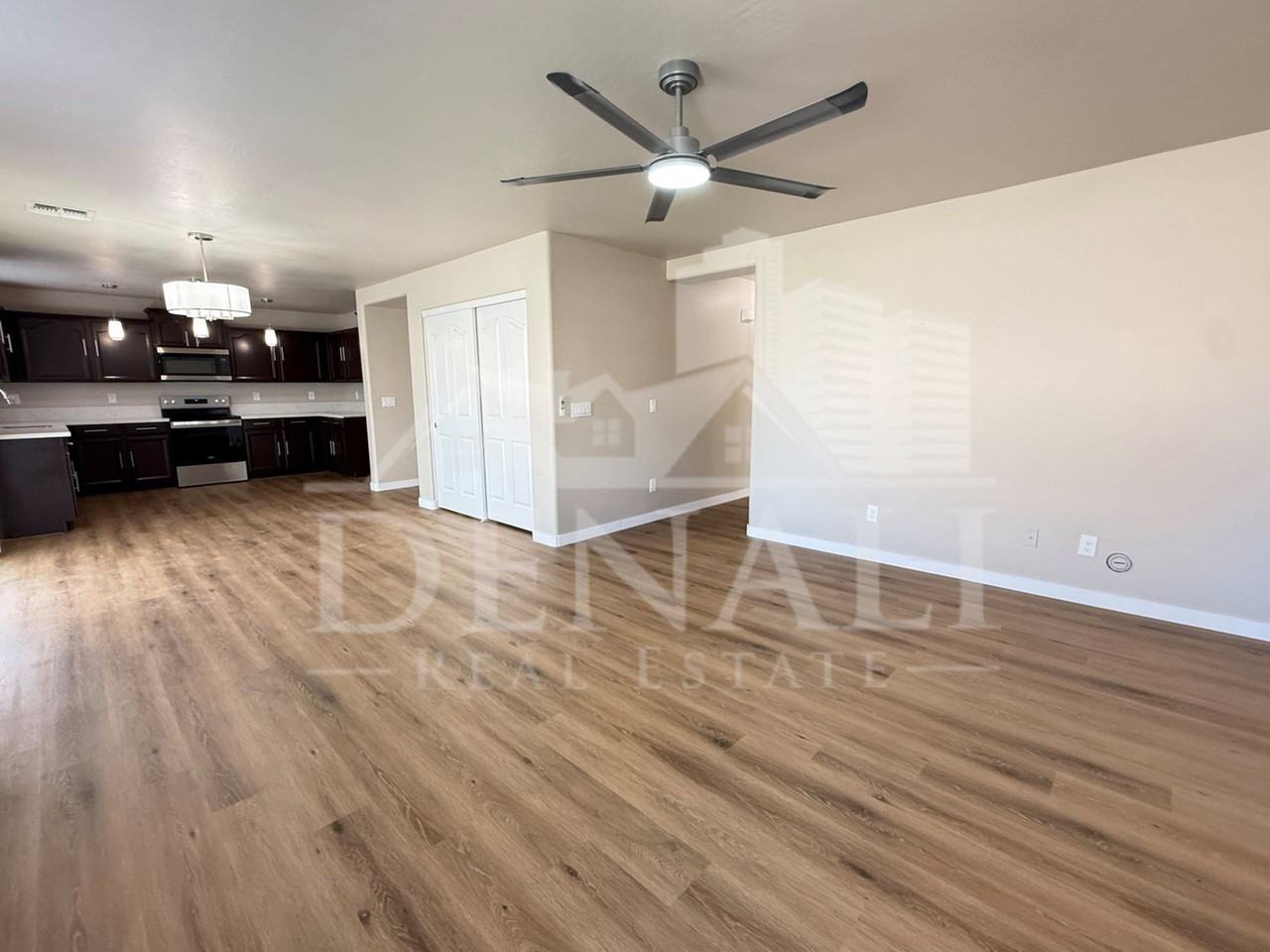 11534 W Longley Ln - Photo 7 of 29