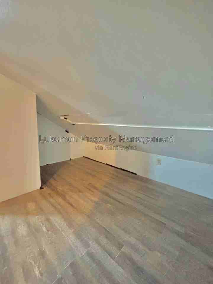 428 S Westnedge Ave #8 - Photo 4 of 8