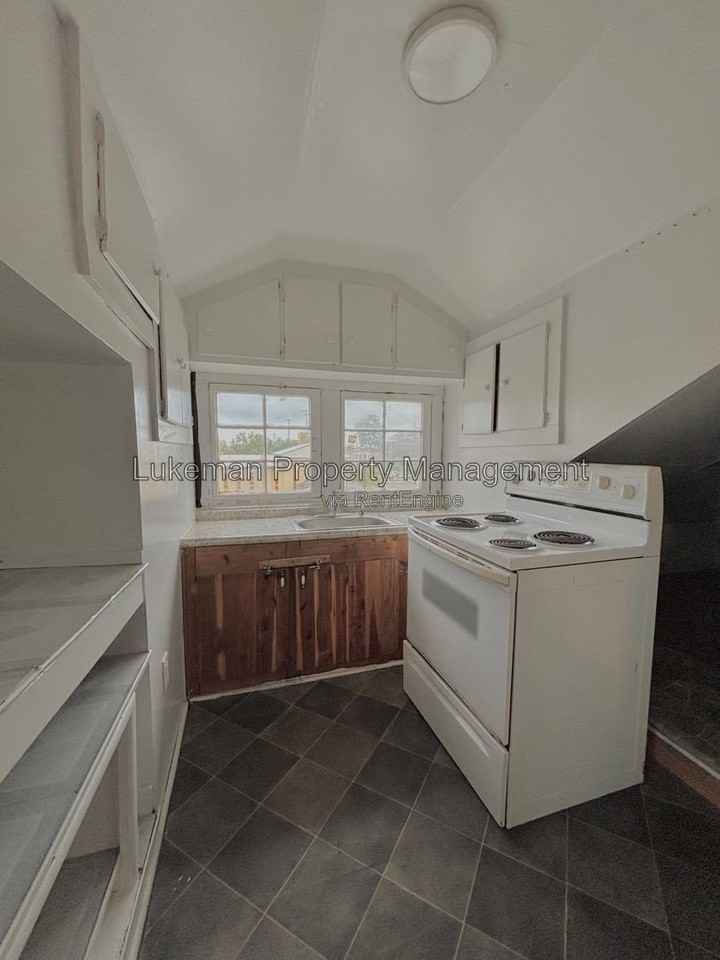 428 S Westnedge Ave #8 - Photo 5 of 8