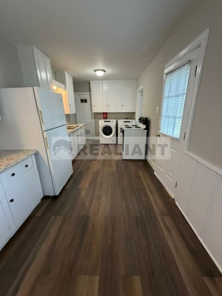 1411 Hill St - Photo 4 of 18
