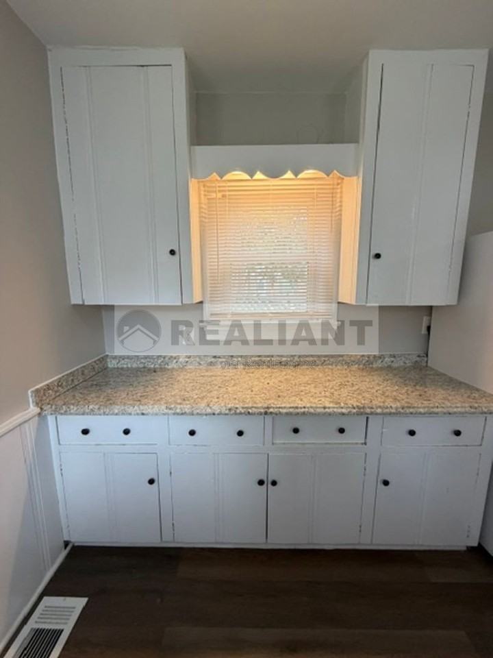 1411 Hill St - Photo 6 of 18