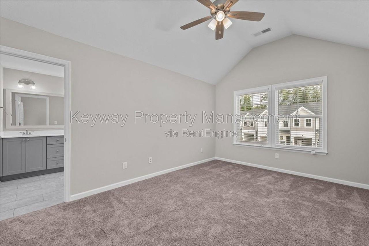 1092 Linsmore Ave - Photo 7 of 11