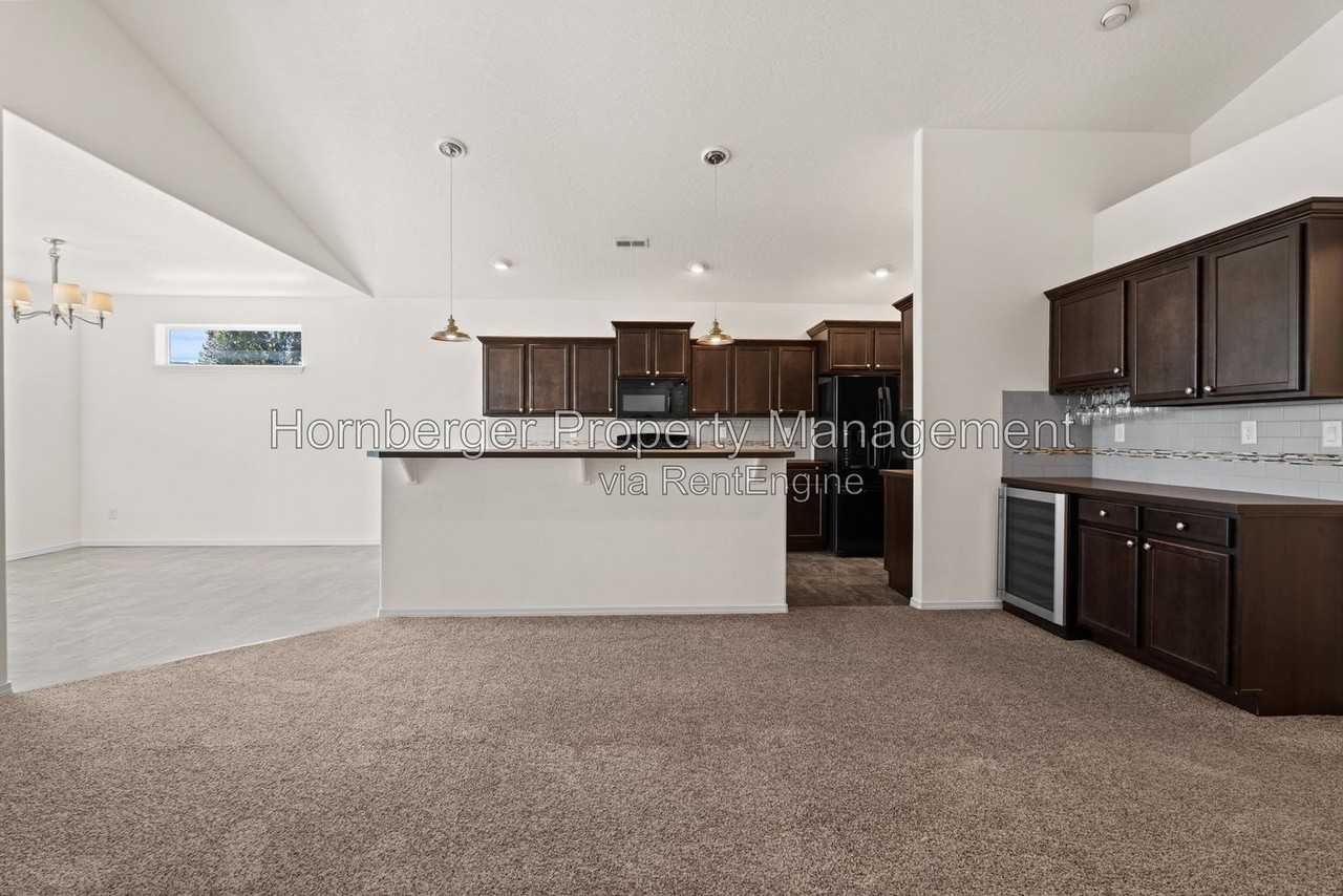 917 S Oswald St - Photo 5 of 33
