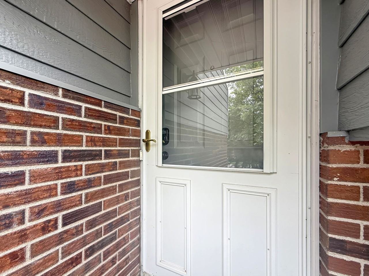 14393 Estates Ave - Photo 3 of 20