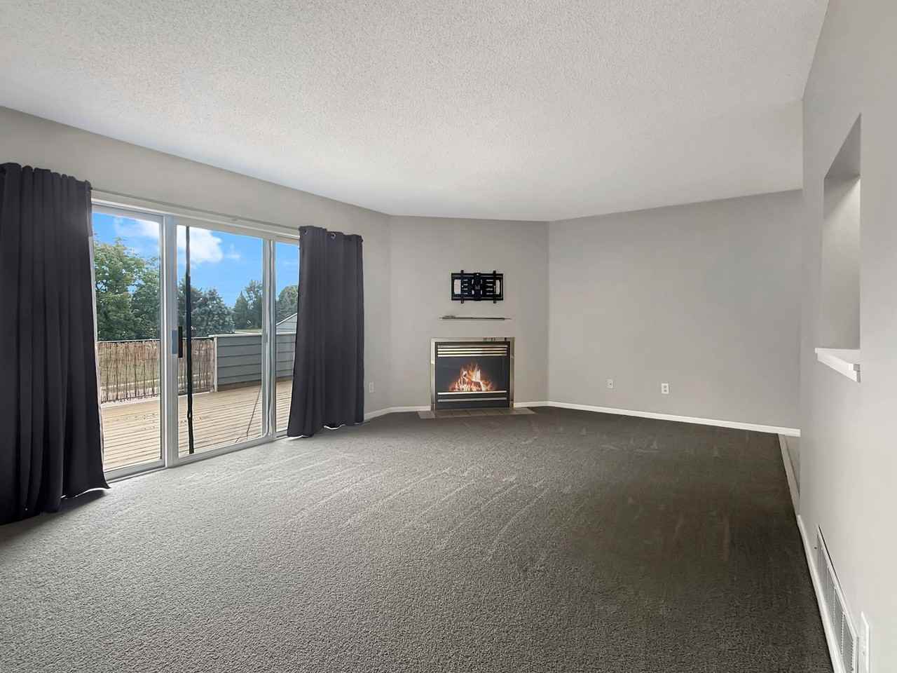 14393 Estates Ave - Photo 4 of 20
