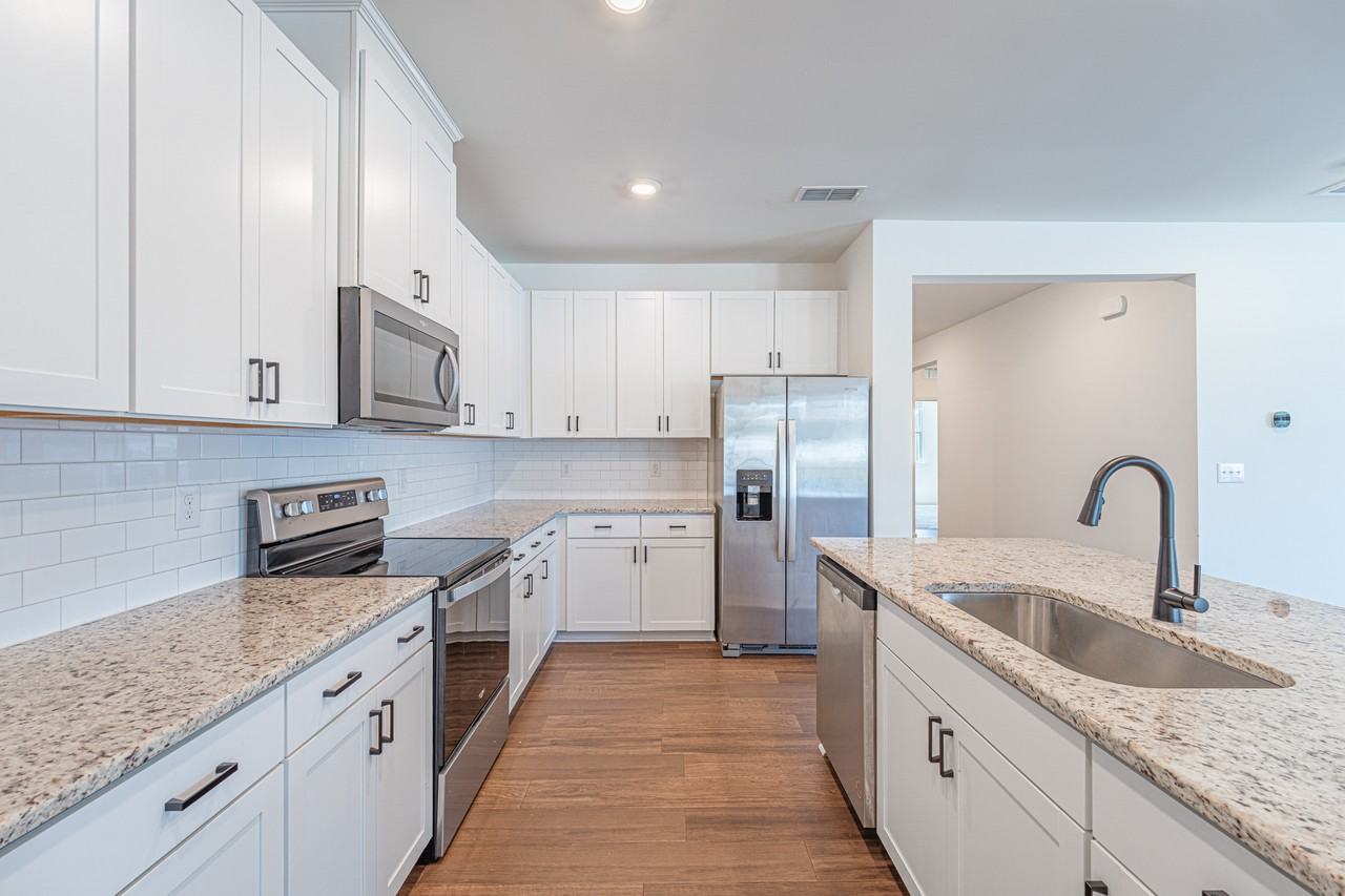 86 Norman Ave - Photo 3 of 27