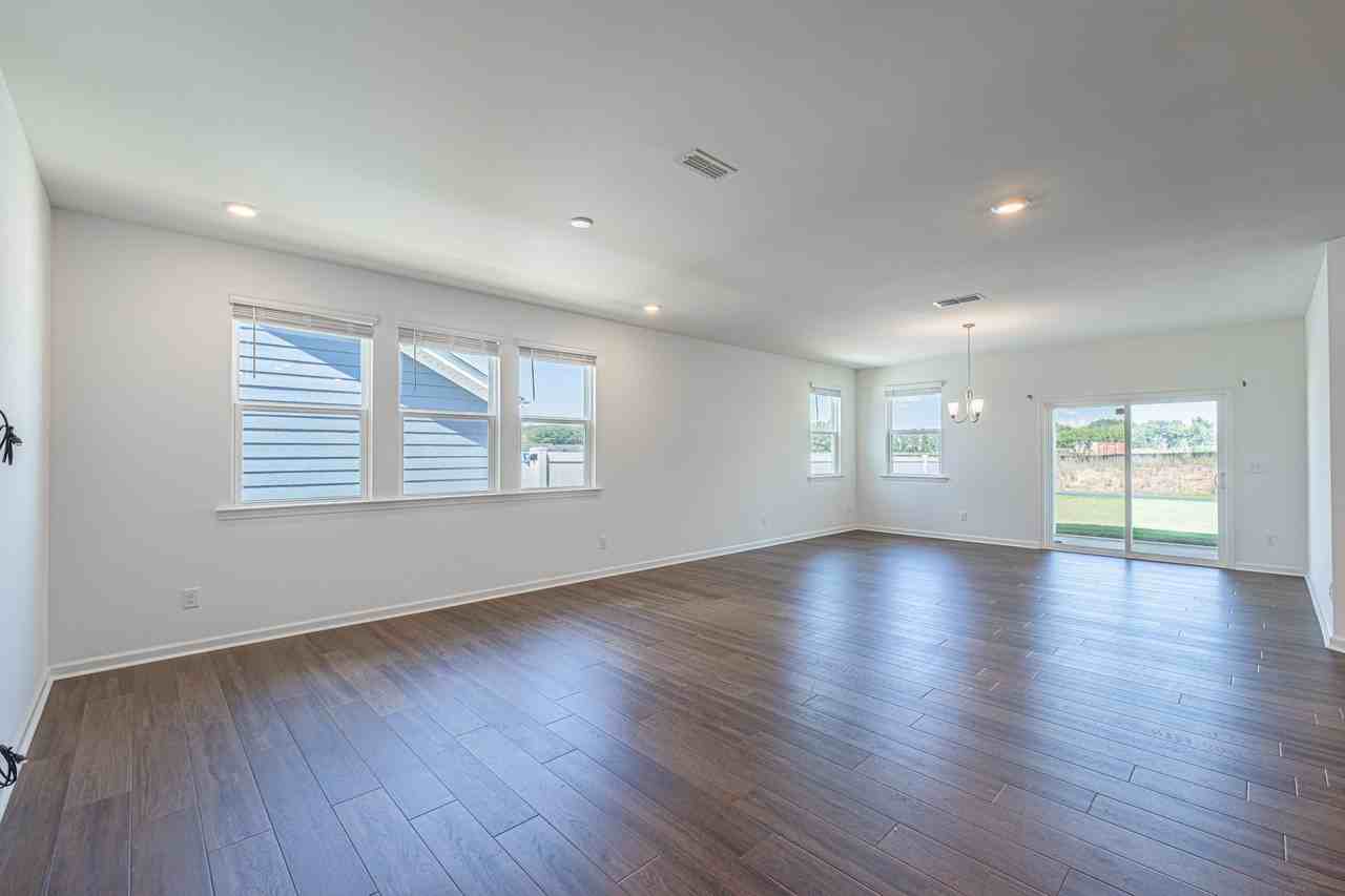 86 Norman Ave - Photo 5 of 27