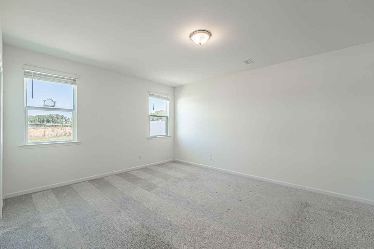 86 Norman Ave - Photo 6 of 27