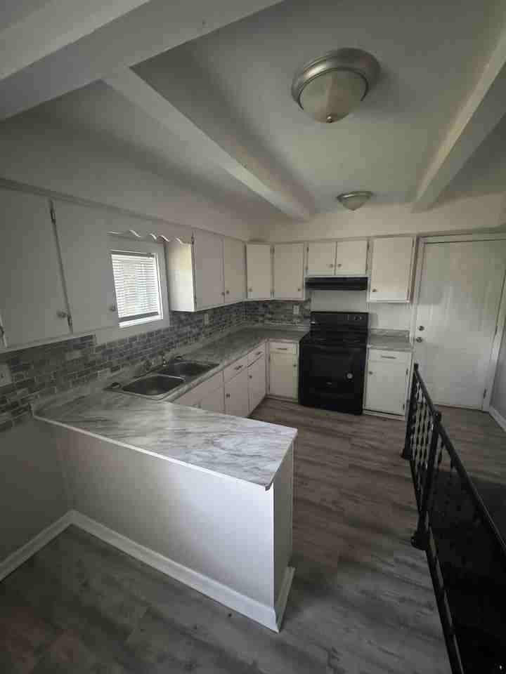 6625 Thurston Ave - Photo 2 of 10