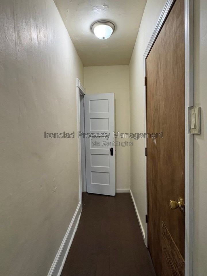 242 Washington St #242-2N - Photo 7 of 10