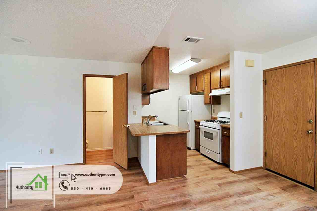 2564 Sabre Ct #B - Photo 3 of 18