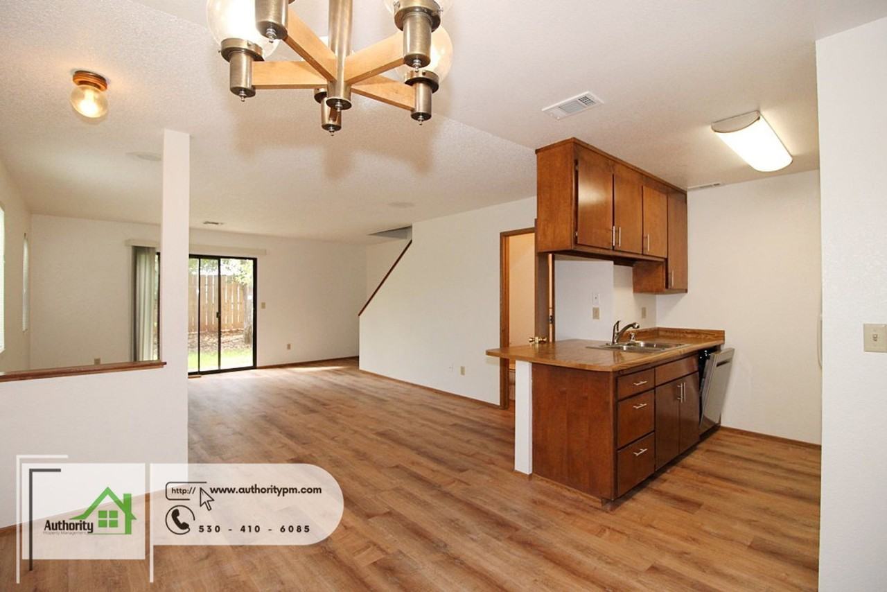 2564 Sabre Ct #B - Photo 4 of 18
