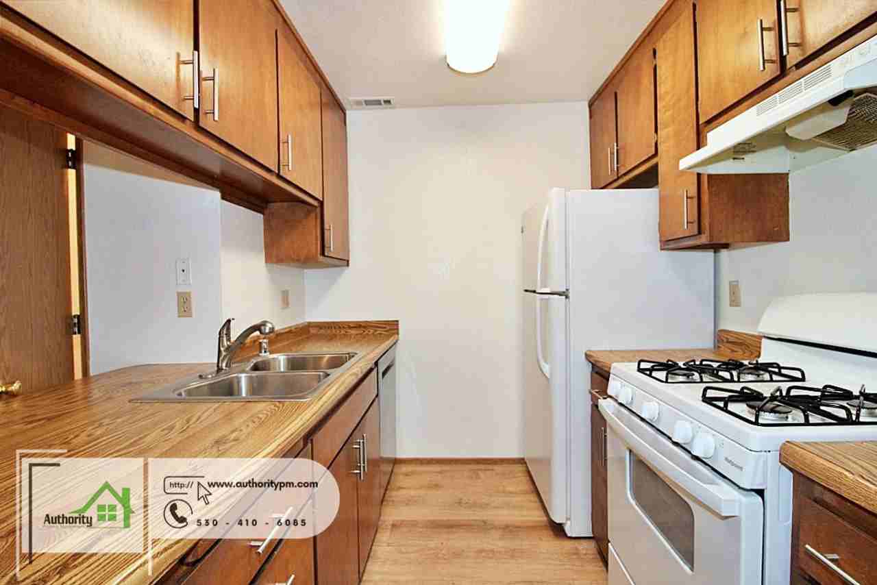2564 Sabre Ct #B - Photo 5 of 18