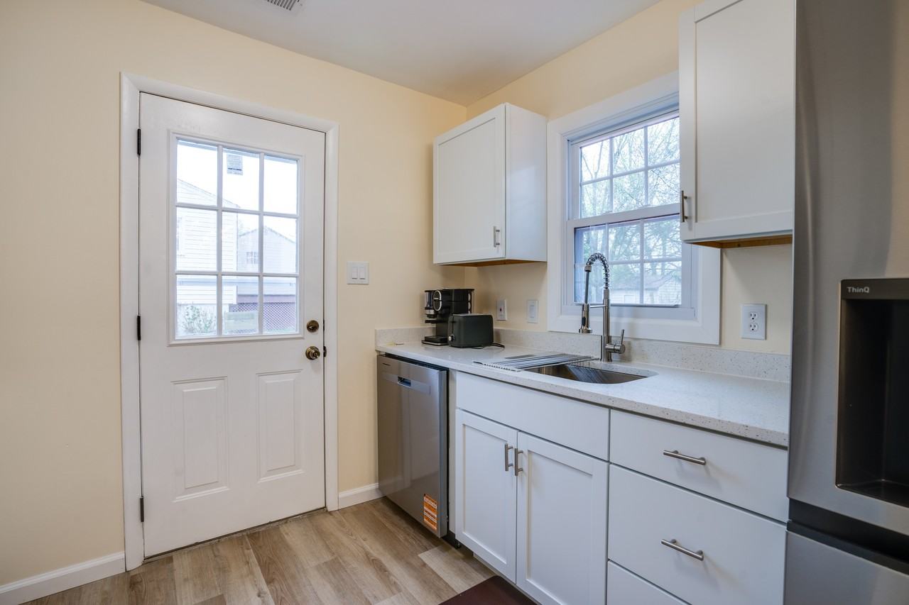 14220 Fallbrook Ln - Photo 2 of 50