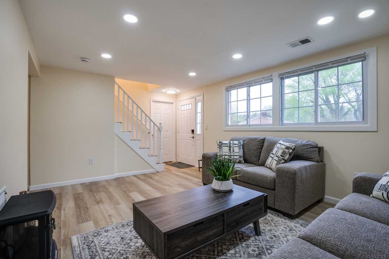 14220 Fallbrook Ln - Photo 6 of 50