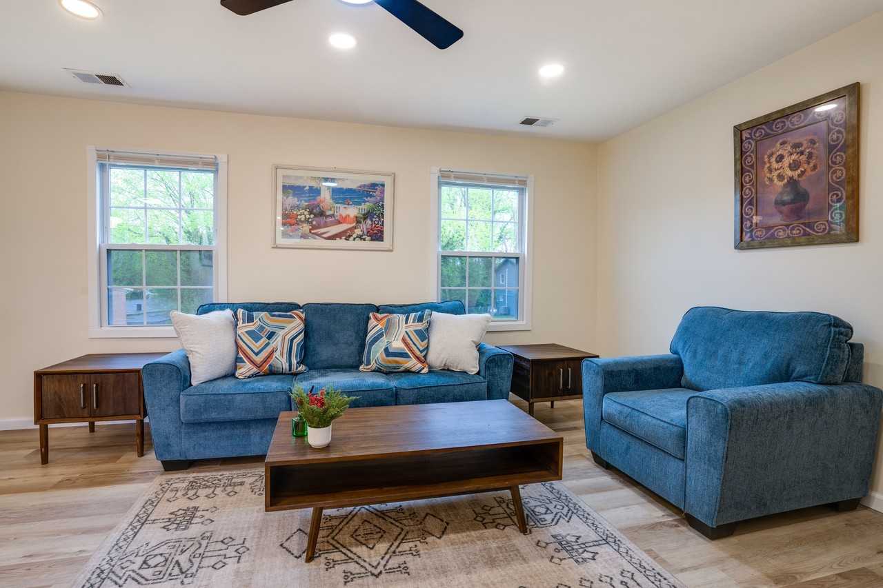 14220 Fallbrook Ln - Photo 7 of 50