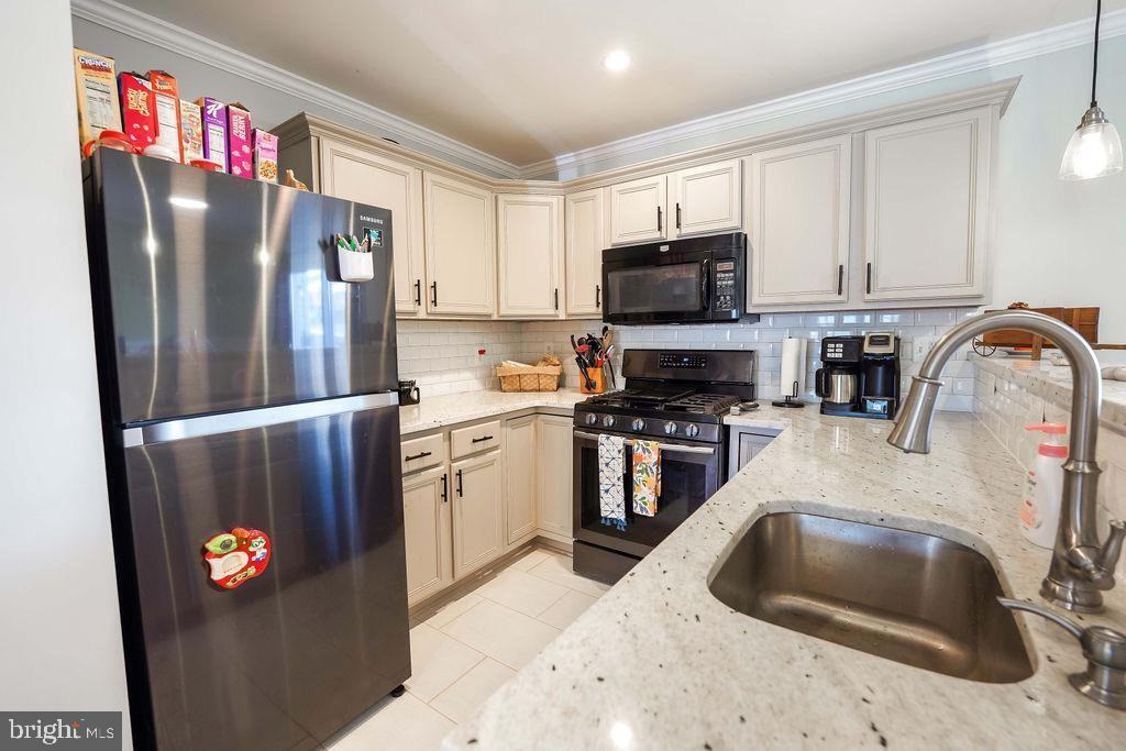 6116 Kendra Way - Photo 3 of 34