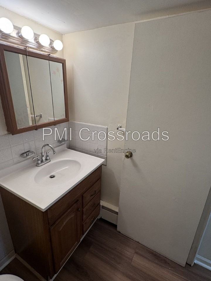 2323 Newton St #10 - Photo 5 of 16