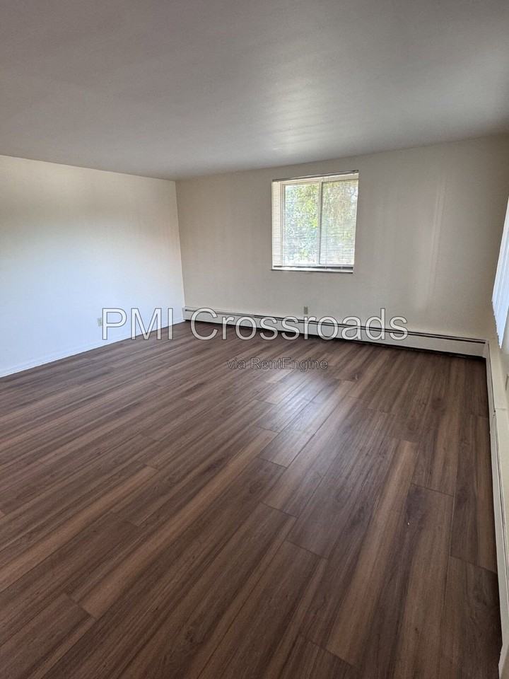 2323 Newton St #10 - Photo 7 of 16