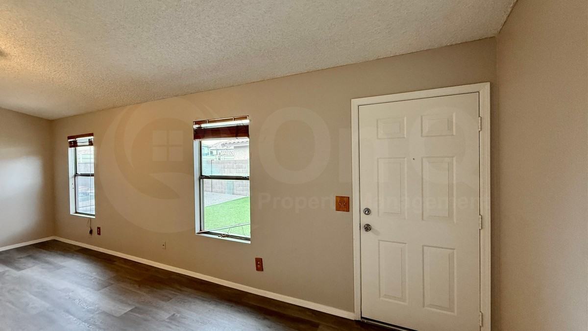 1332 S Parkcrest - Photo 3 of 22