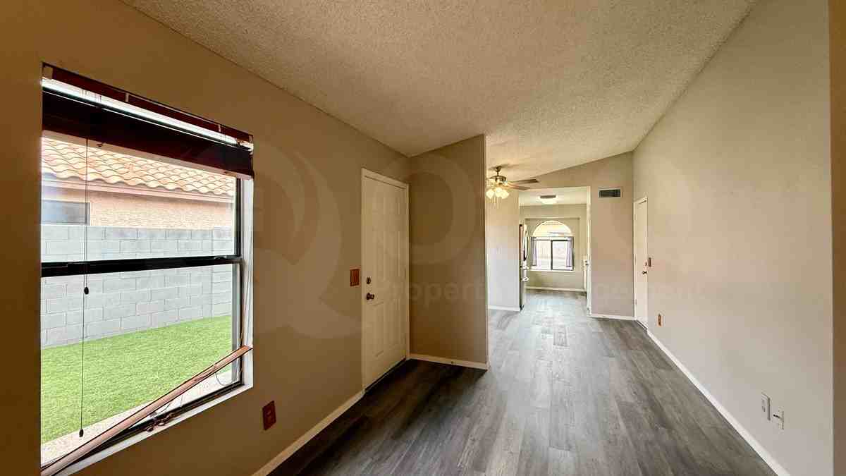 1332 S Parkcrest - Photo 4 of 22