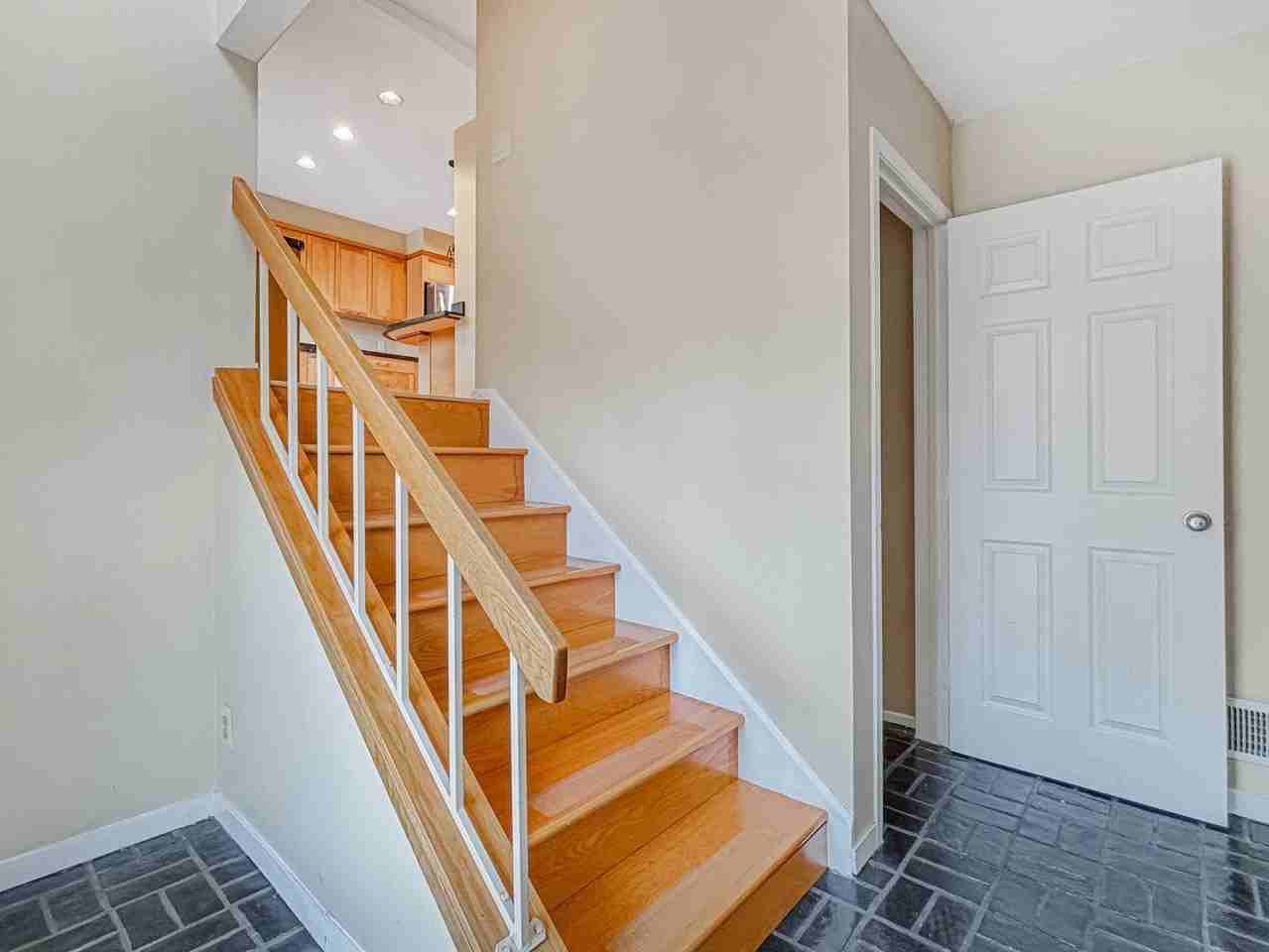 7603 Harold Ave - Photo 4 of 34