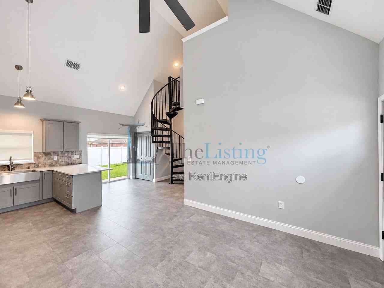 727 Magnolia Ave #1 - Photo 5 of 26