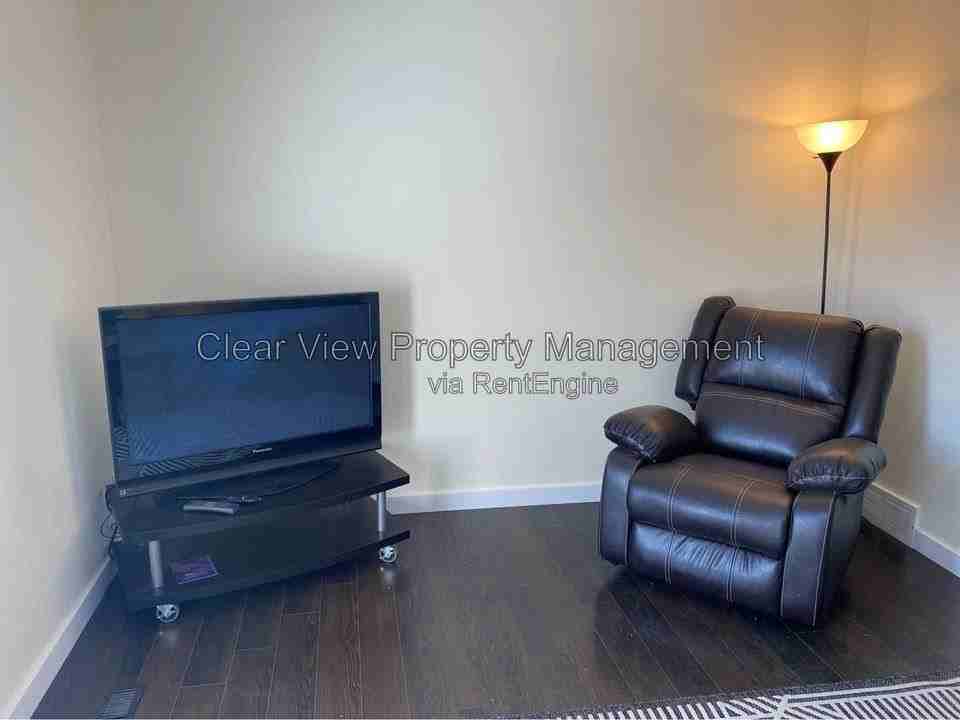 55 Lemoyne Cres W #3 - Photo 3 of 21