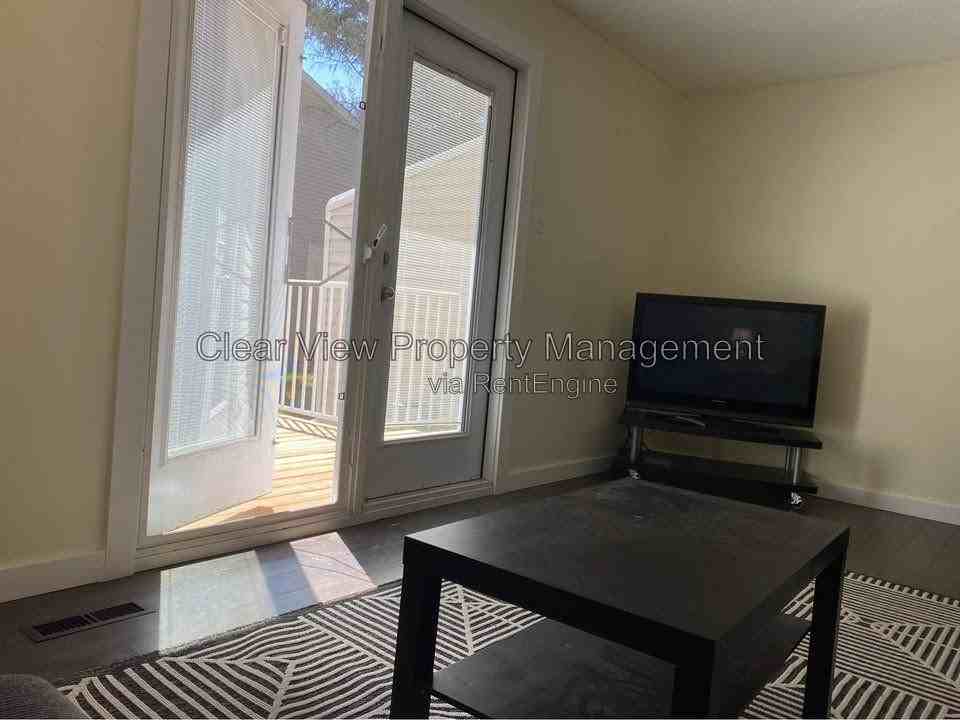 55 Lemoyne Cres W #3 - Photo 4 of 21
