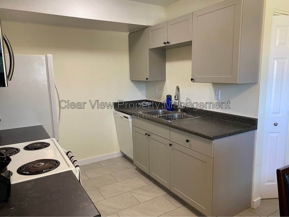 55 Lemoyne Cres W #3 - Photo 5 of 21