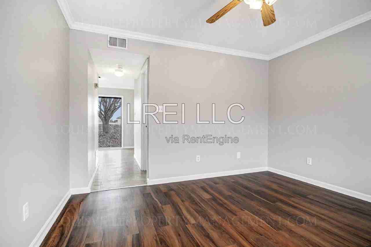 621 Westport Rd #5 - Photo 3 of 17