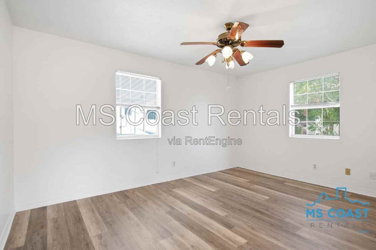 15317 Waycross Dr - Photo 3 of 24