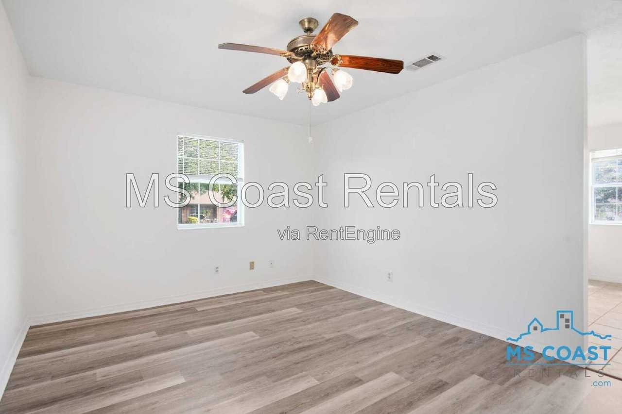 15317 Waycross Dr - Photo 4 of 24
