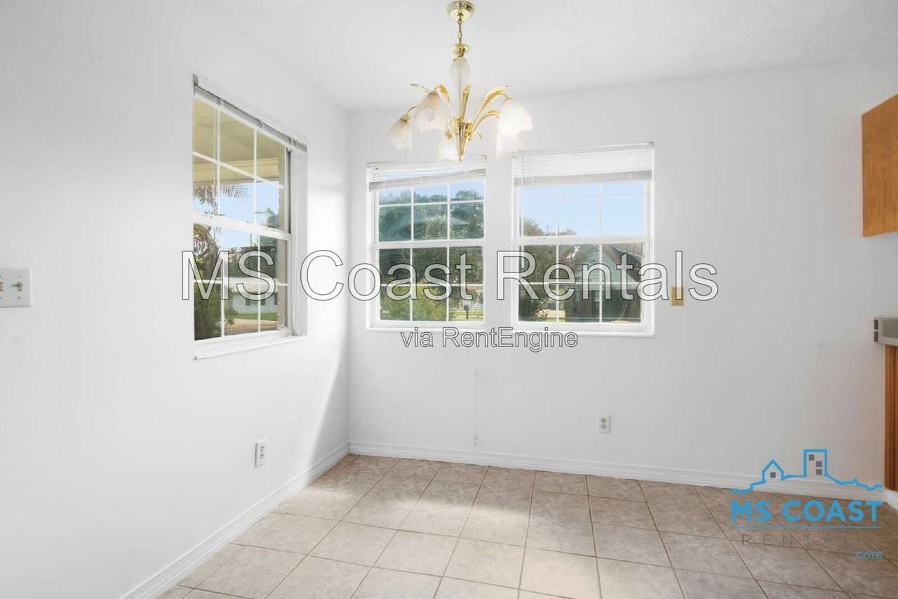 15317 Waycross Dr - Photo 6 of 24
