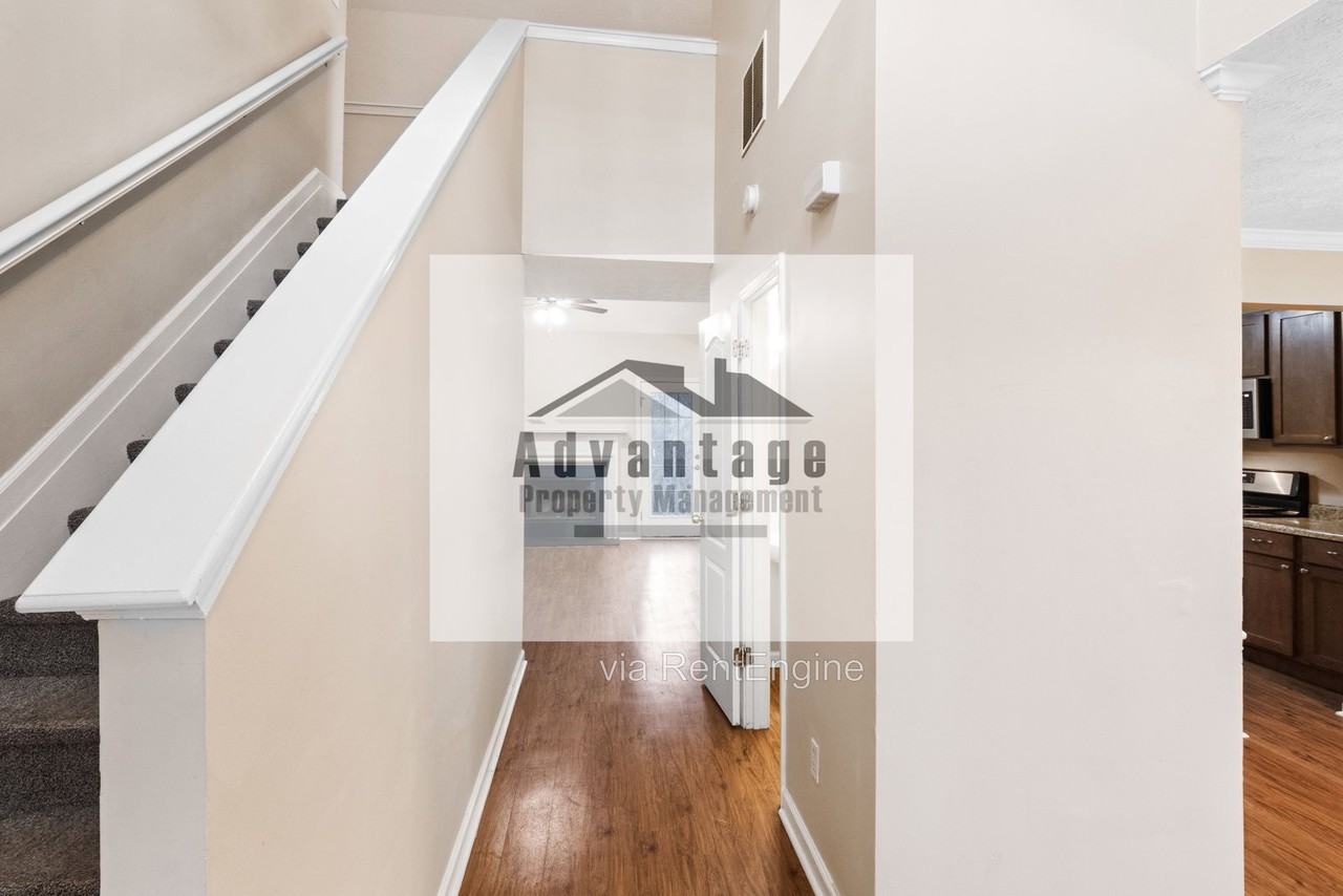 382 Summer Hill Cir - Photo 4 of 20