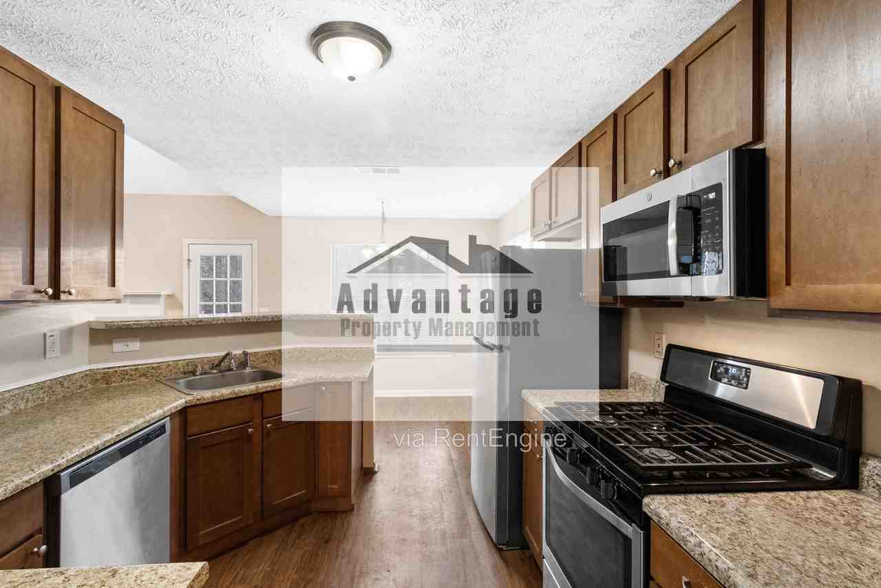 382 Summer Hill Cir - Photo 5 of 20