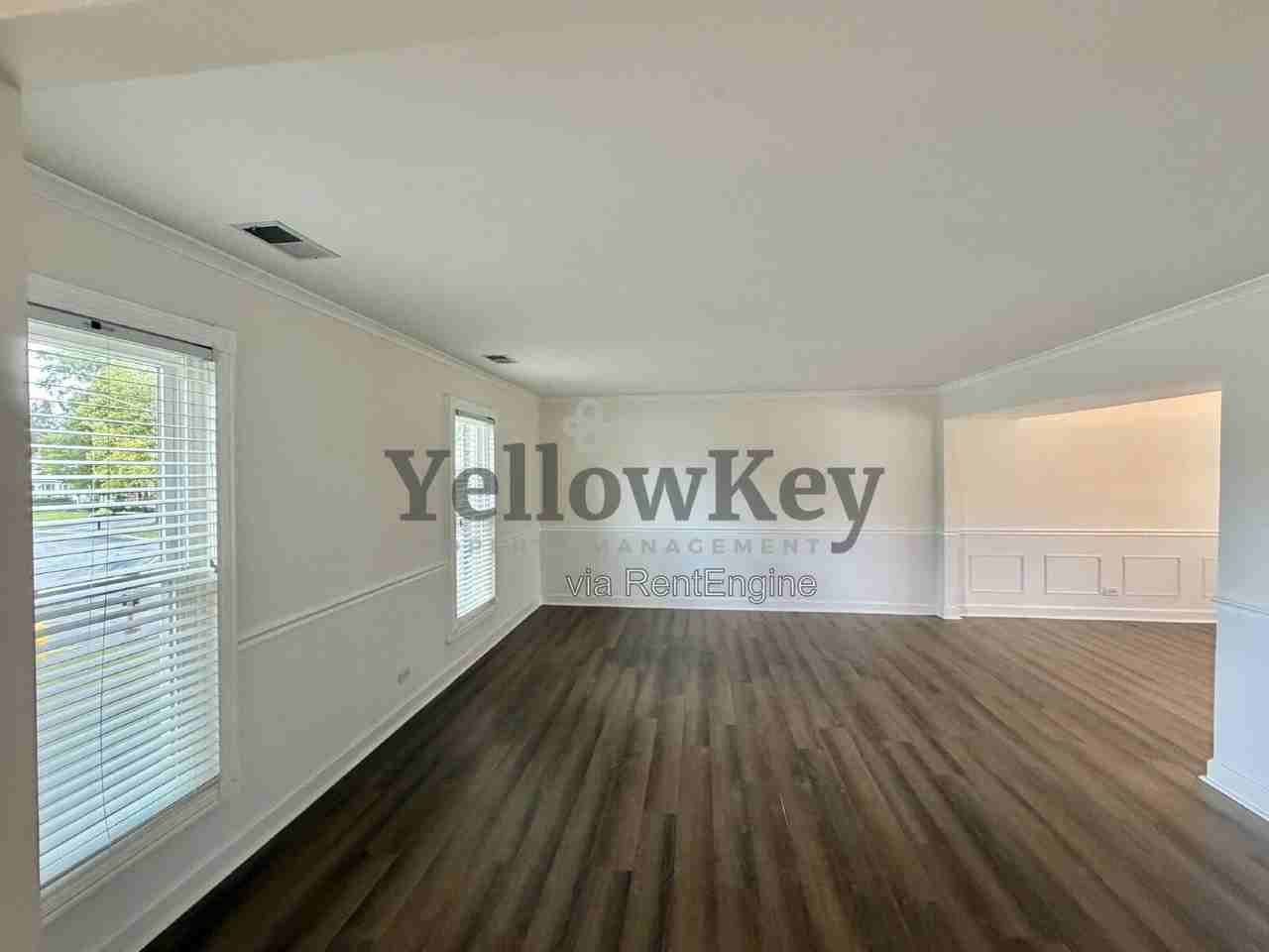 728 Buffalo Cir - Photo 3 of 14