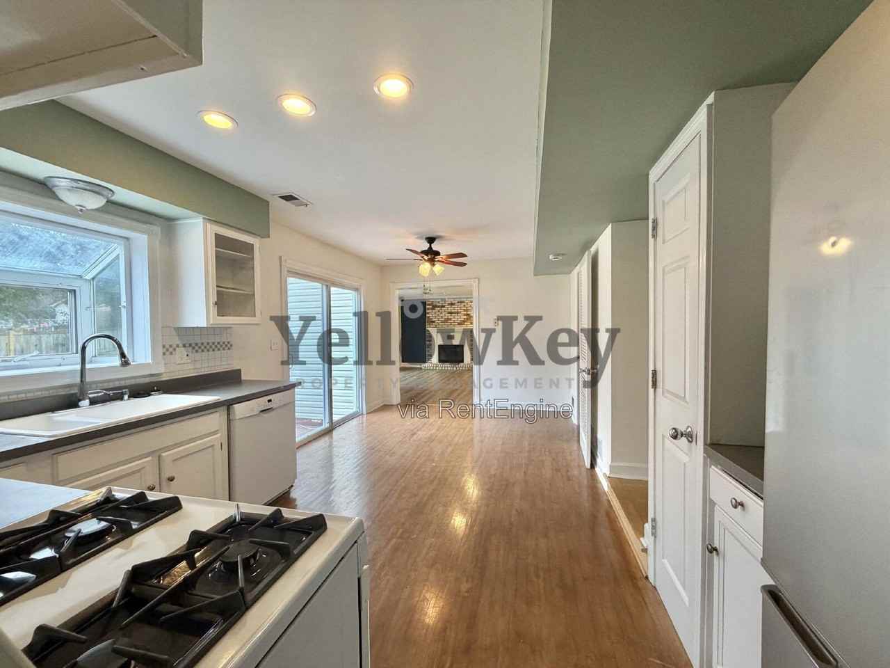 728 Buffalo Cir - Photo 5 of 14