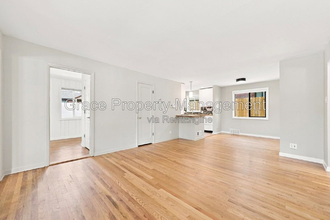 1100 Olive St - Photo 4 of 16
