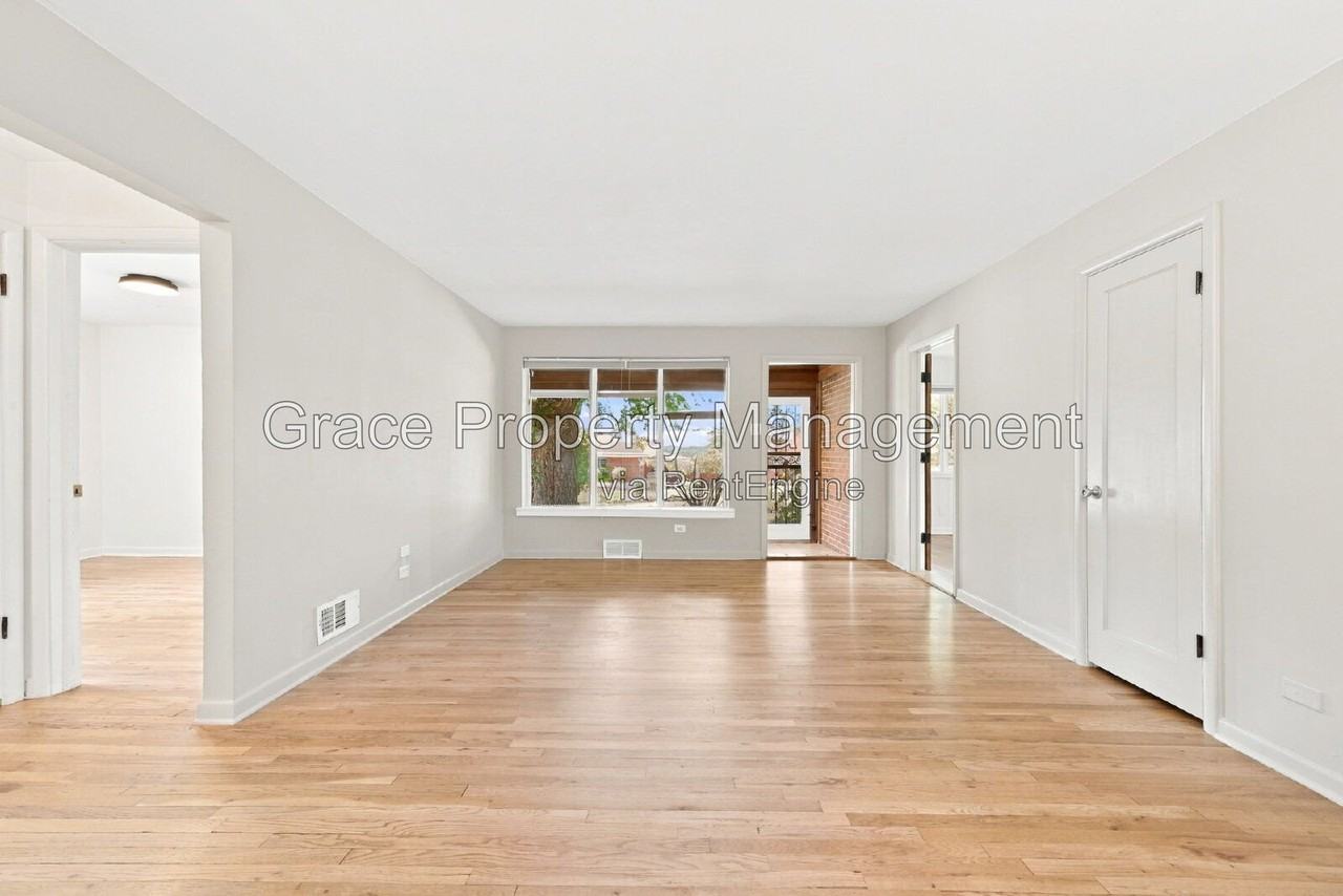 1100 Olive St - Photo 5 of 16