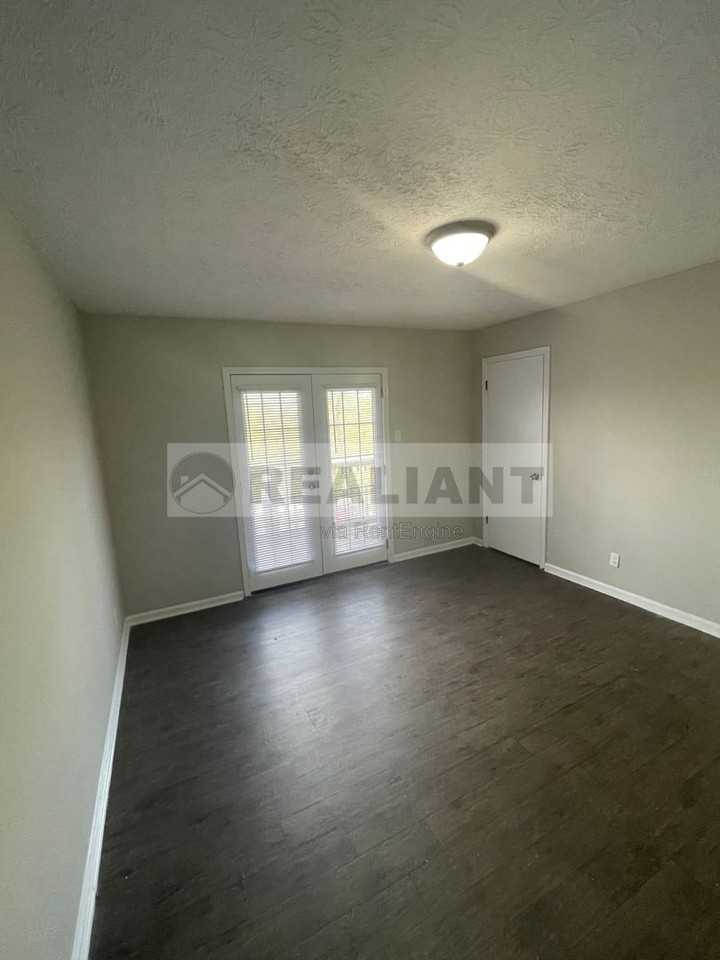 2021 Cambridge Dr #17