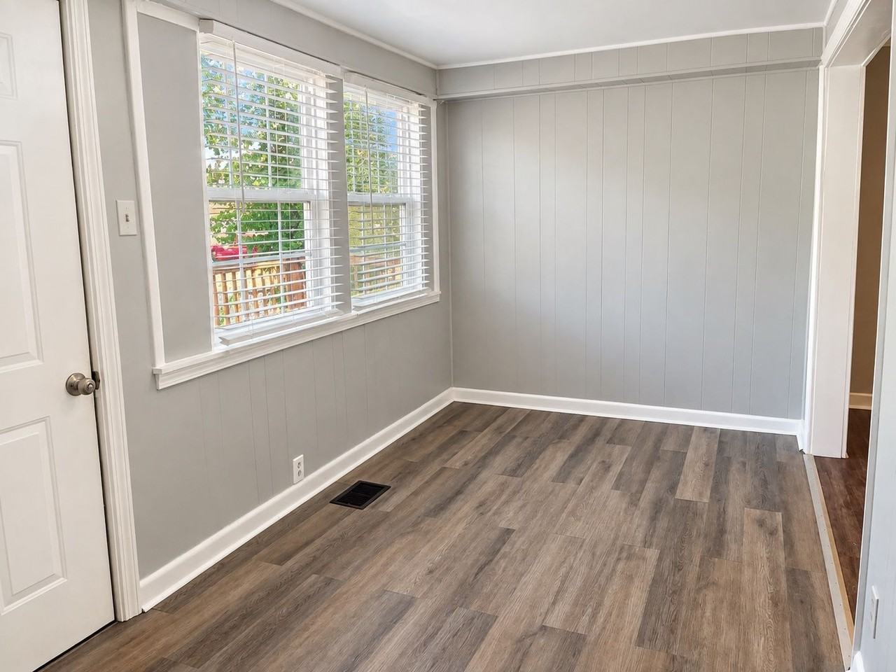 2700 N Orchard Knob Ave - Photo 3 of 23