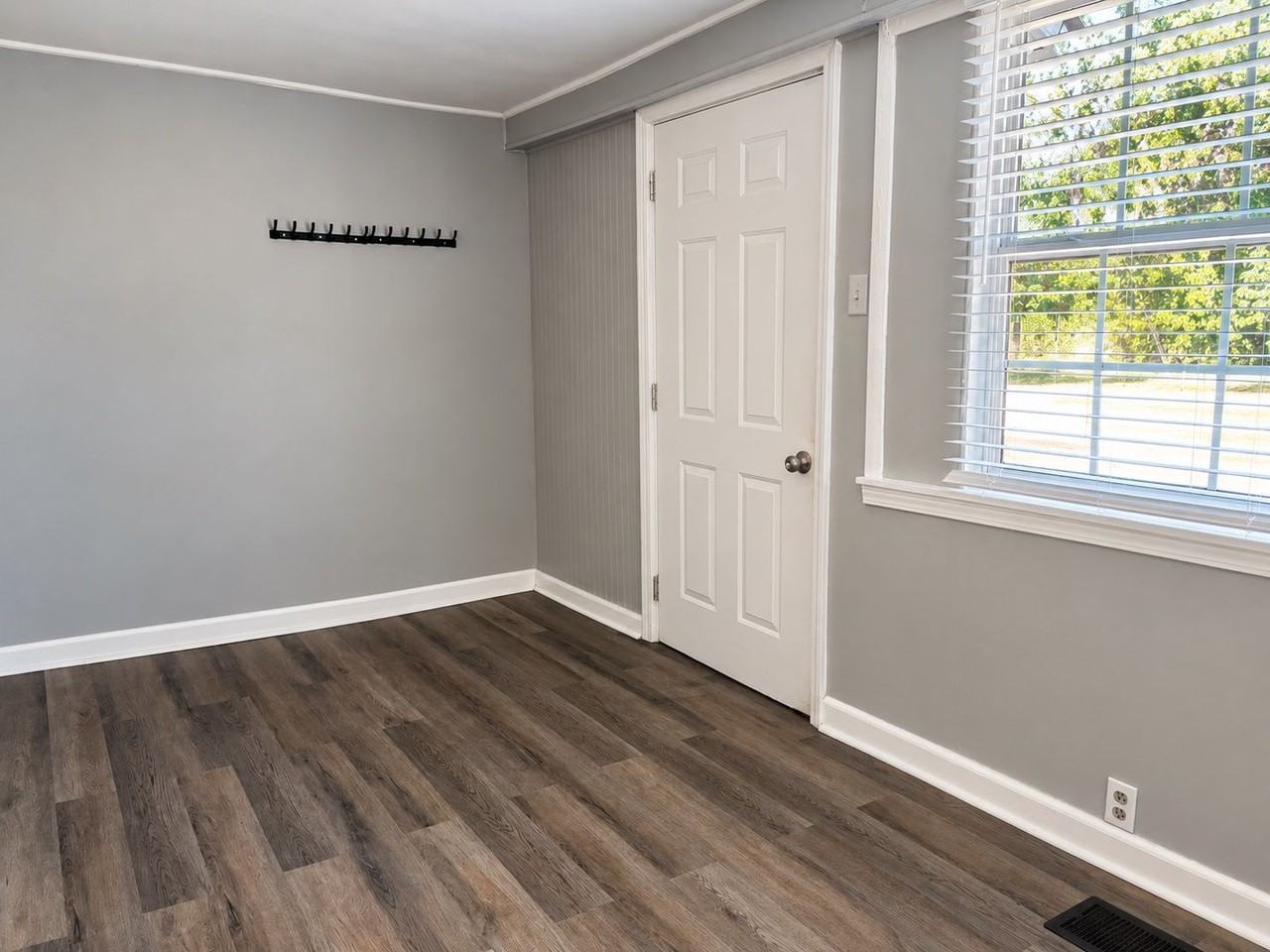 2700 N Orchard Knob Ave - Photo 4 of 23