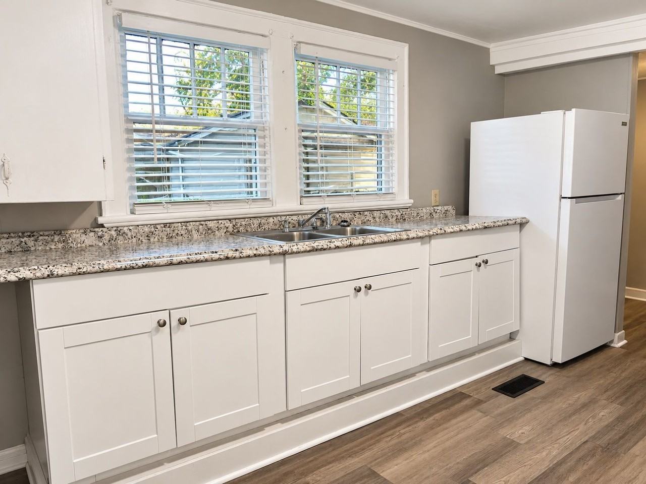 2700 N Orchard Knob Ave - Photo 5 of 23