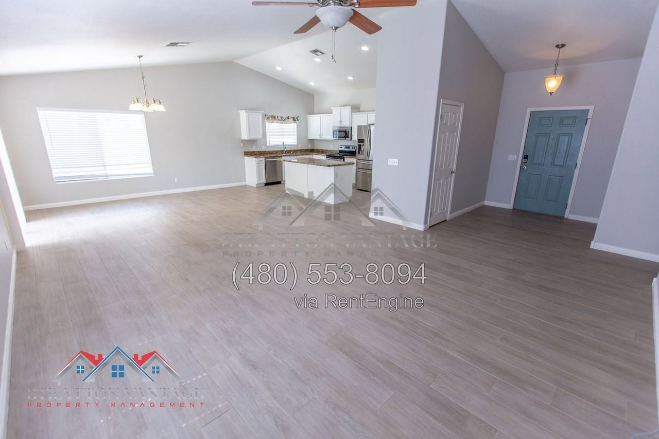 1121 S Crossbow Pl - Photo 7 of 38