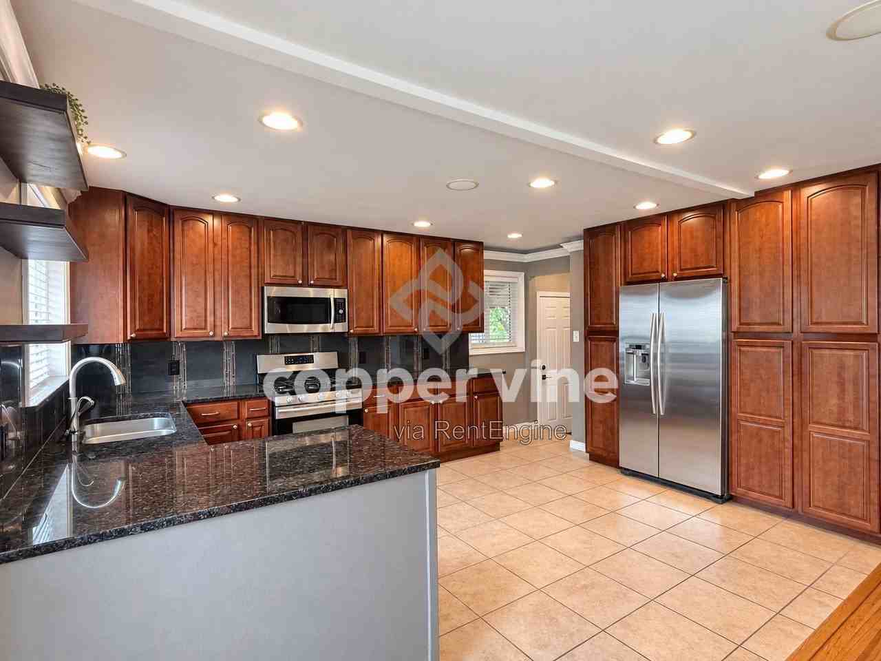 10466 Pearl St - Photo 3 of 33