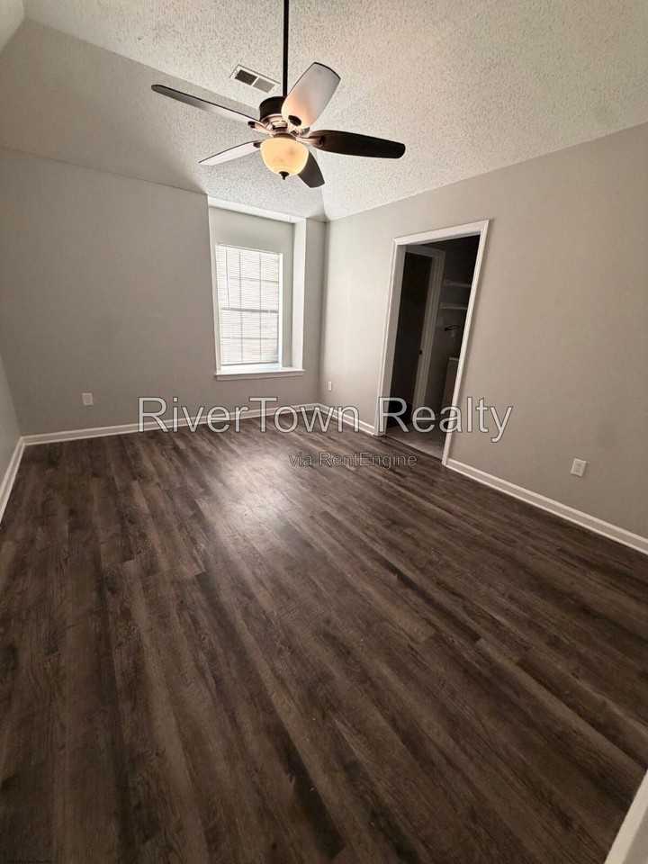 4625 Crestfield Rd - Photo 5 of 46