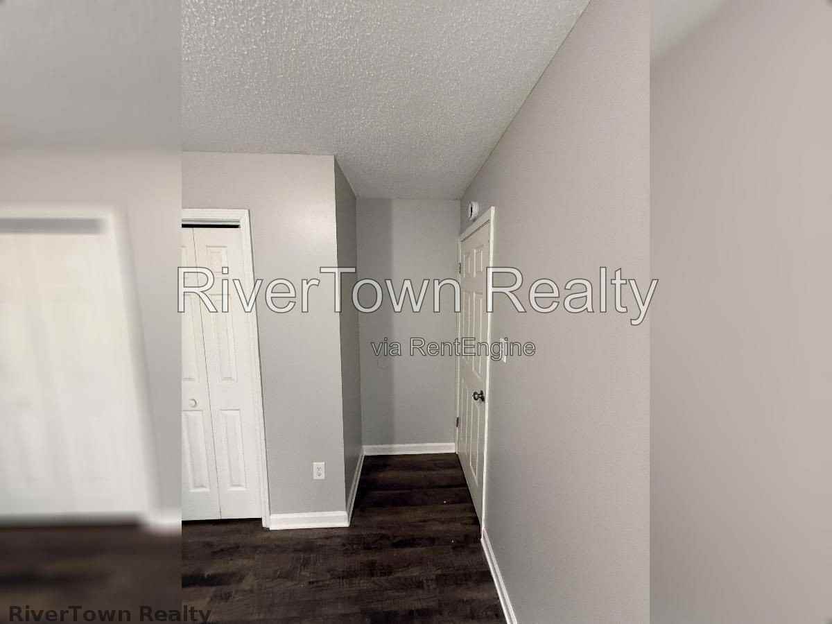 4625 Crestfield Rd - Photo 7 of 46
