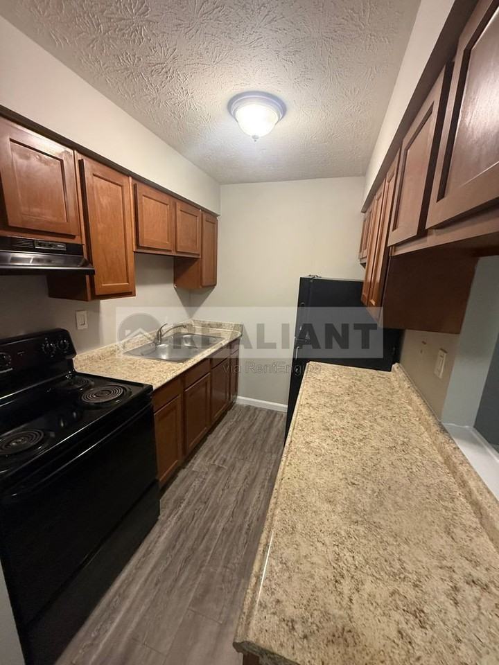 2021 Cambridge Dr #25